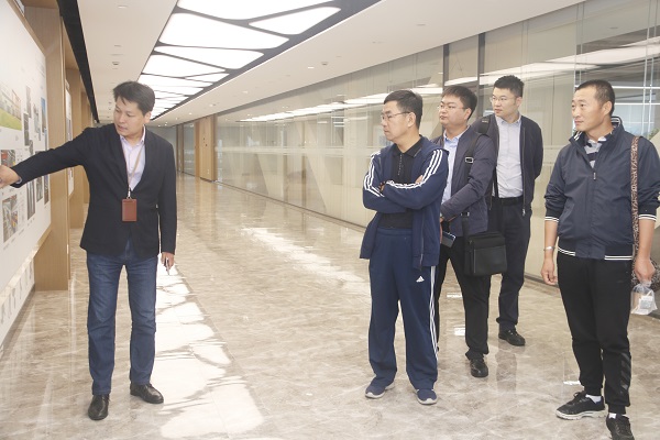 02参观博鱼网页版_博鱼（中国）总部.JPG
