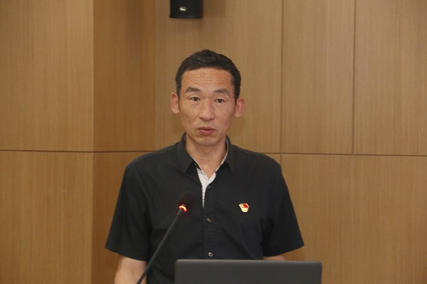博鱼网页版_博鱼（中国）监事会主席、党委副书记陈百斌宣读《关于表彰博鱼网页版_博鱼（中国）先进基层党组织和优秀共产党员的决定》.jpg