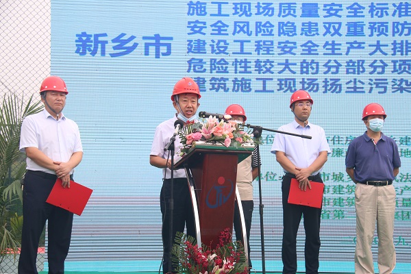 博鱼网页版_博鱼（中国）副总经理闫龙广作代表讲话.JPG