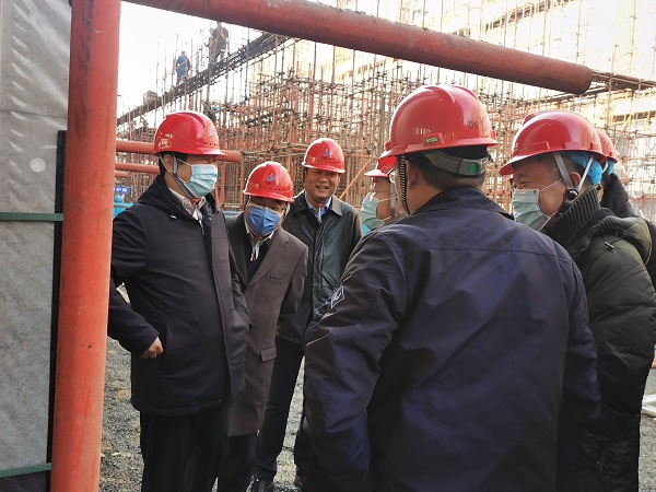2、博鱼网页版_博鱼（中国）领导与华能集团领导交流清水混凝土框架工艺.jpg